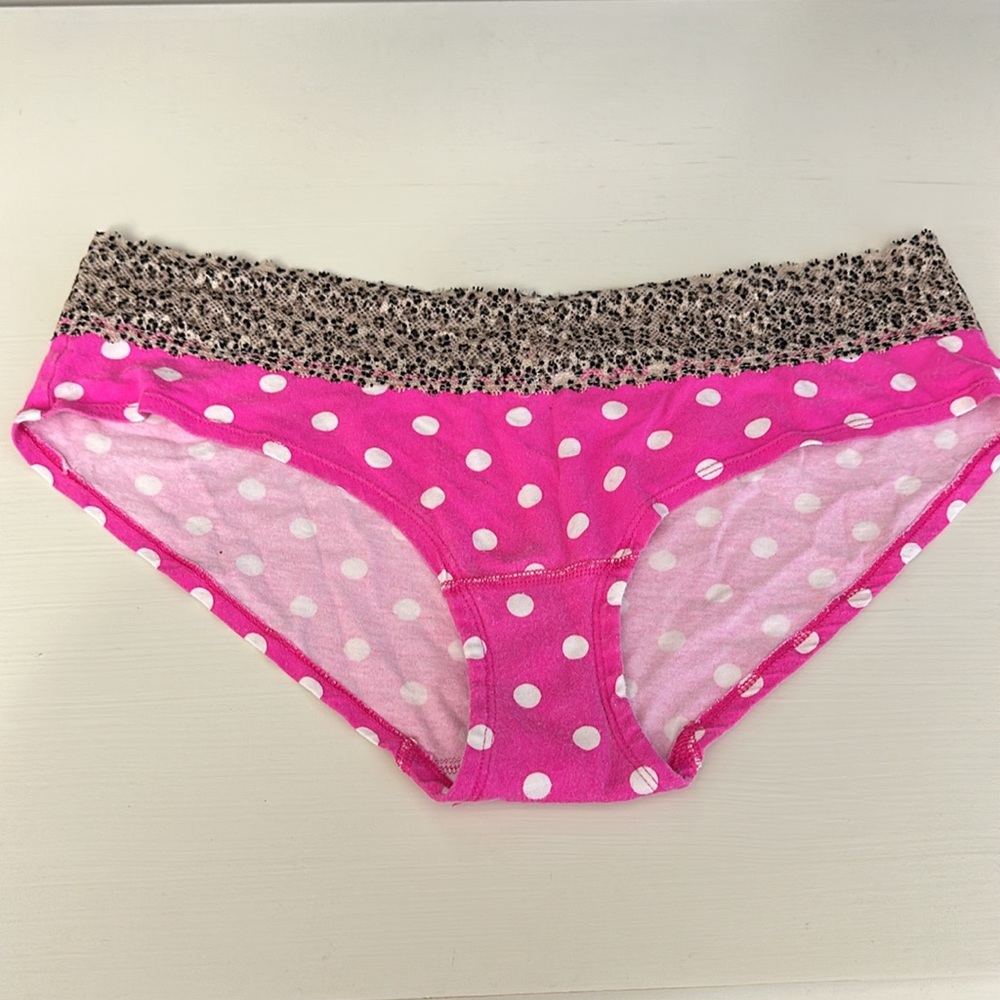 VICTORIA’S SECRET Low-Rise Hiphugger Polka Dot Panty